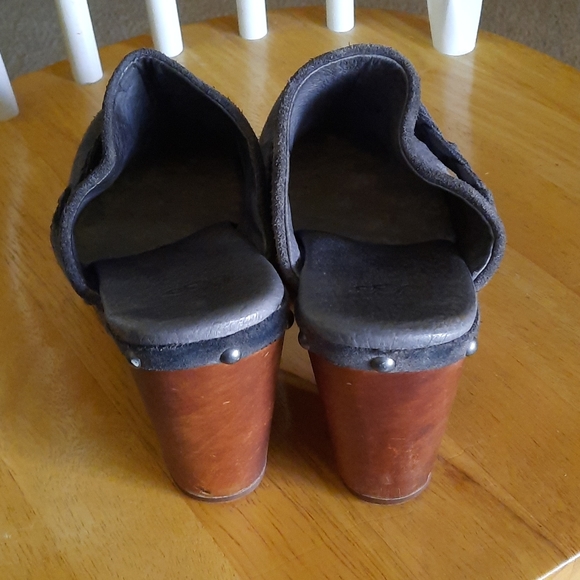UGG Kaylee Grey Suede Clogs - Picture 7 of 13